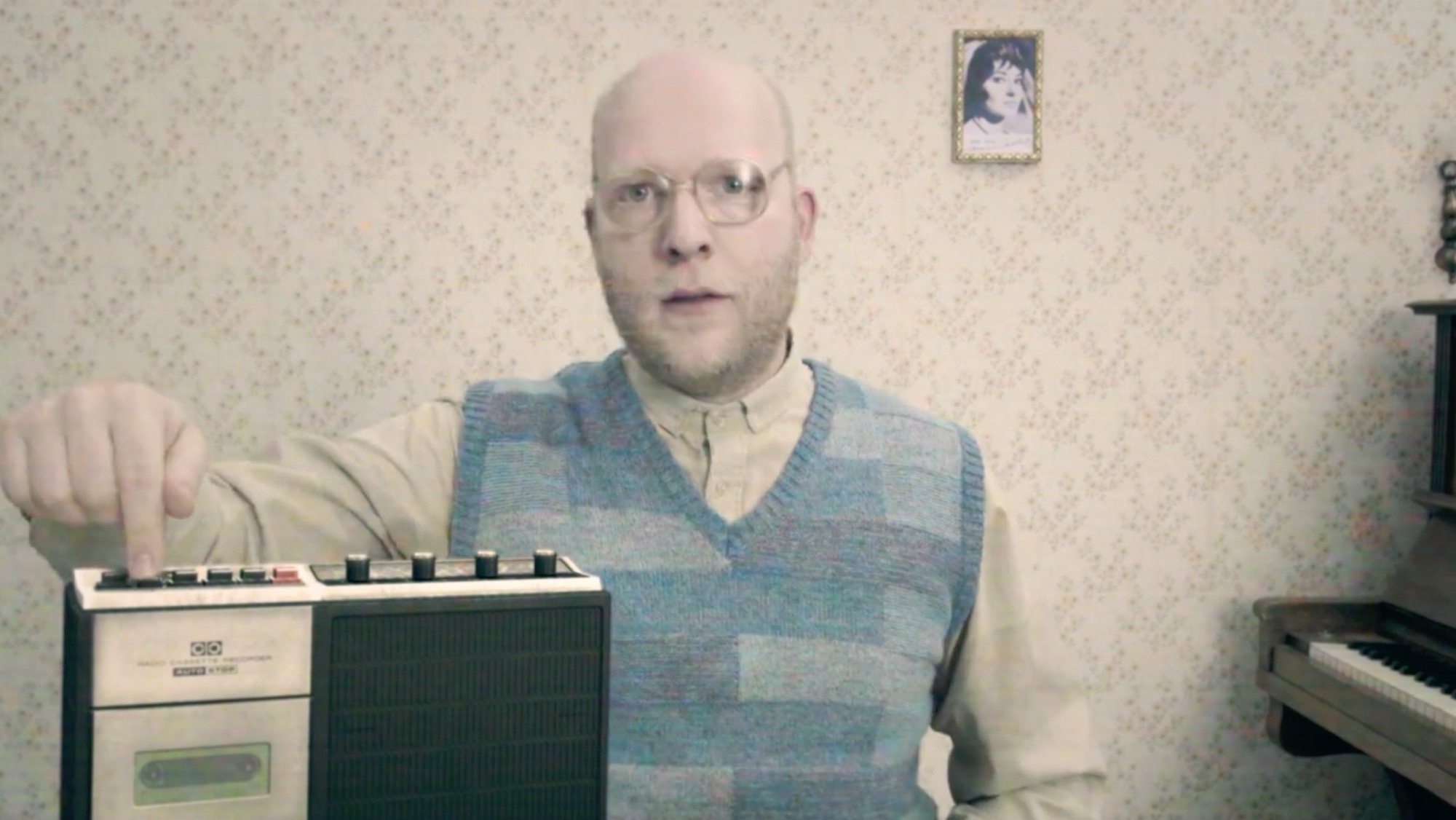 Metube: August Sings Carmen Habanera